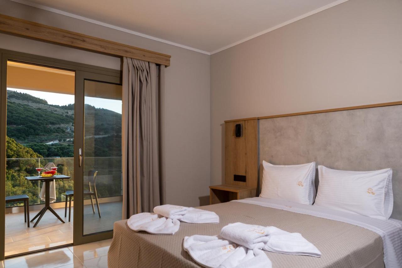 Sky View Suites Kefalonia Vóvikes Екстериор снимка